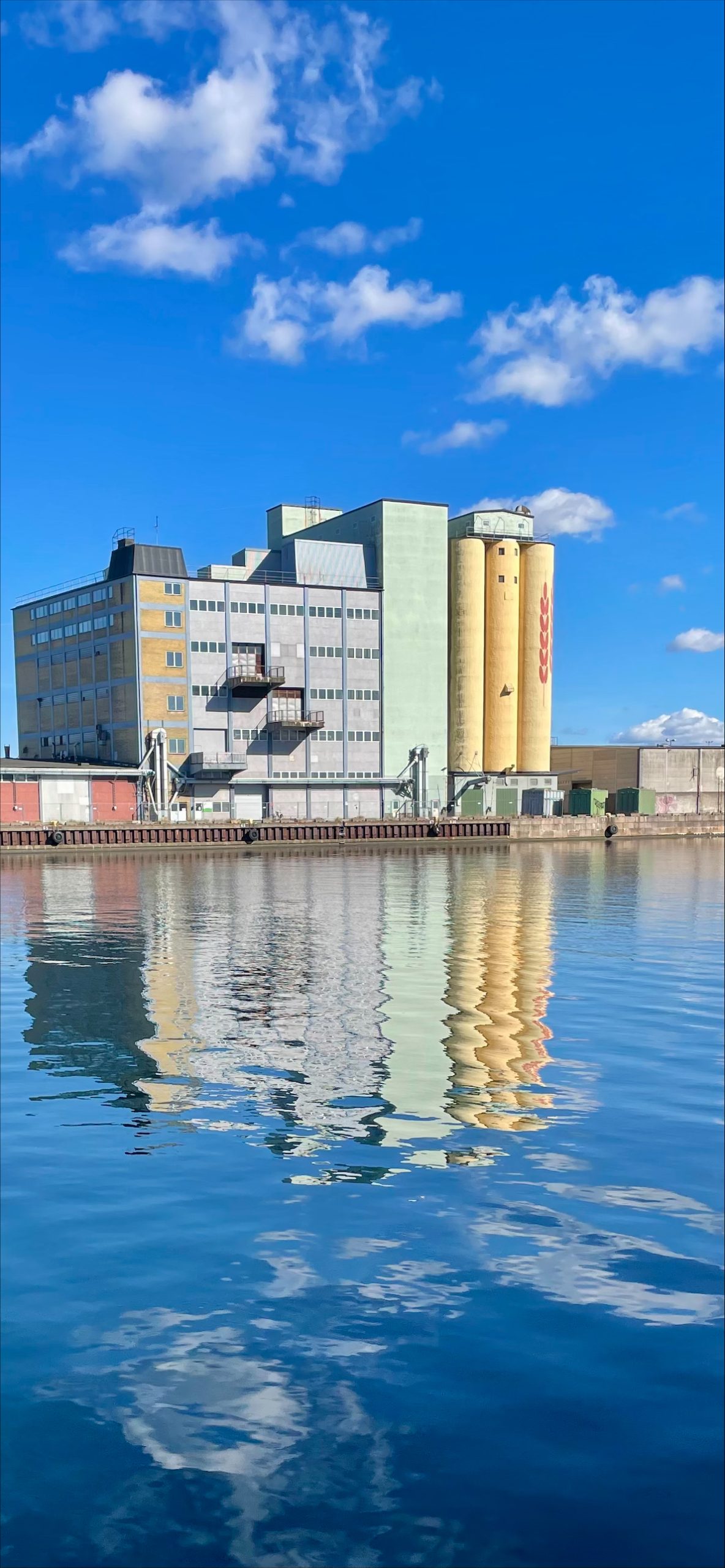 vy över höga byggnader